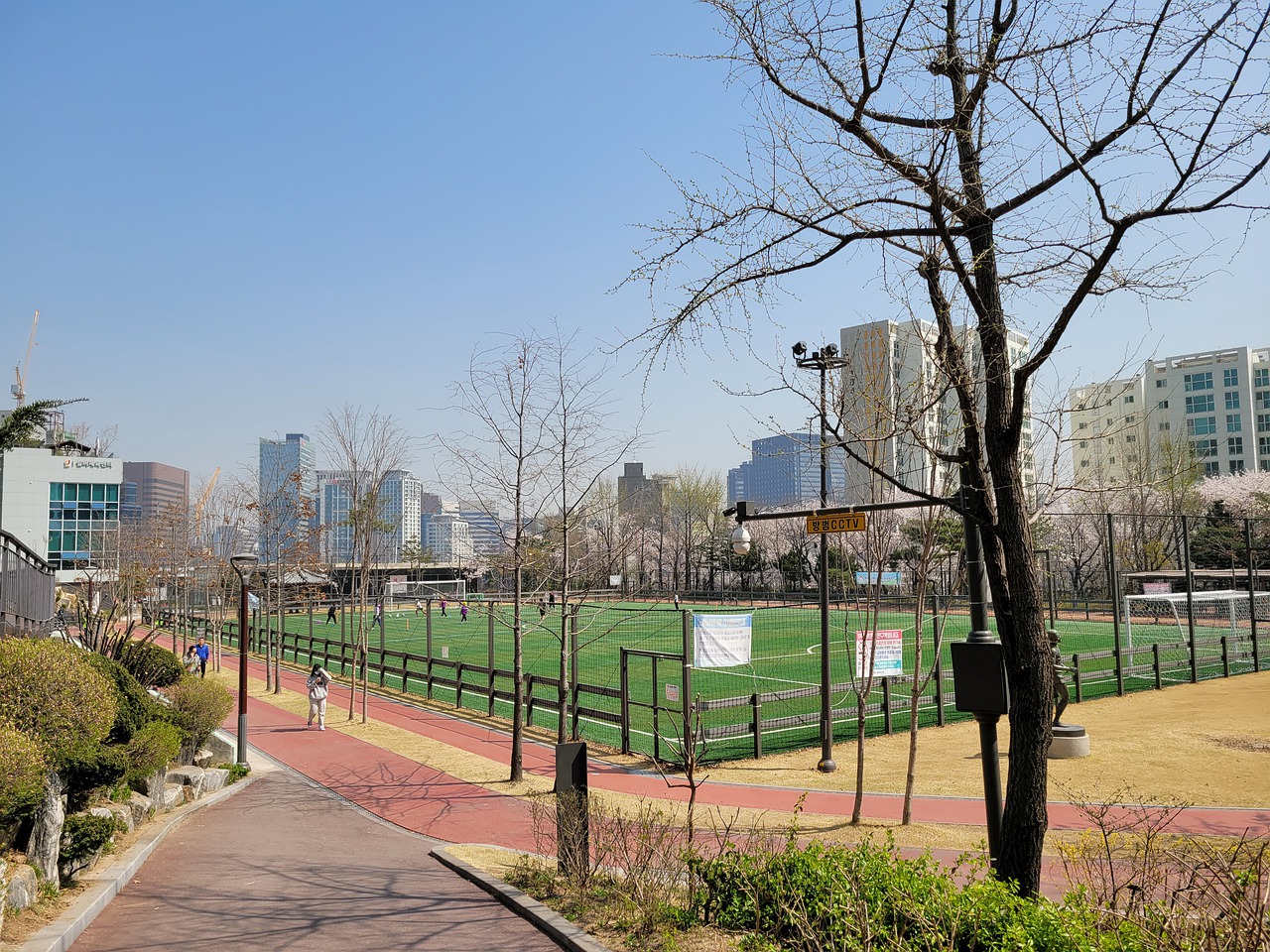 火箭队连胜不断，太阳队遭遇挑战.